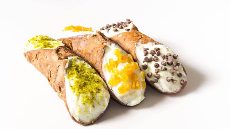 Cannoli - the history of Sicily in a cake