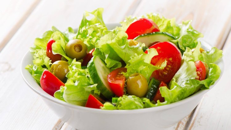Easy and simple: Salad with vegetables!