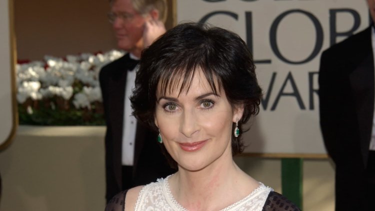What happened with singer Enya?