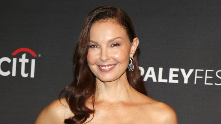 Ashley Judd destroyed her face with Botox!