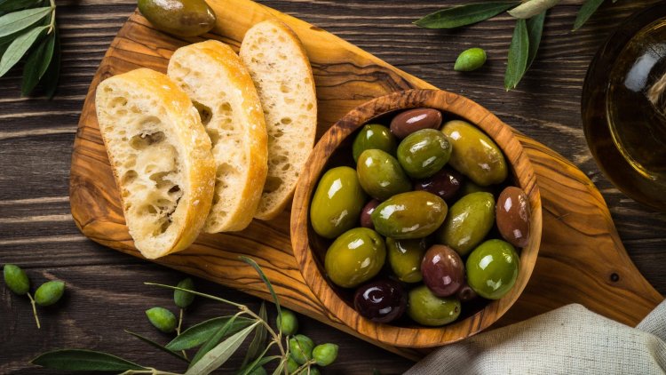 The tastiest homemade olive bread!