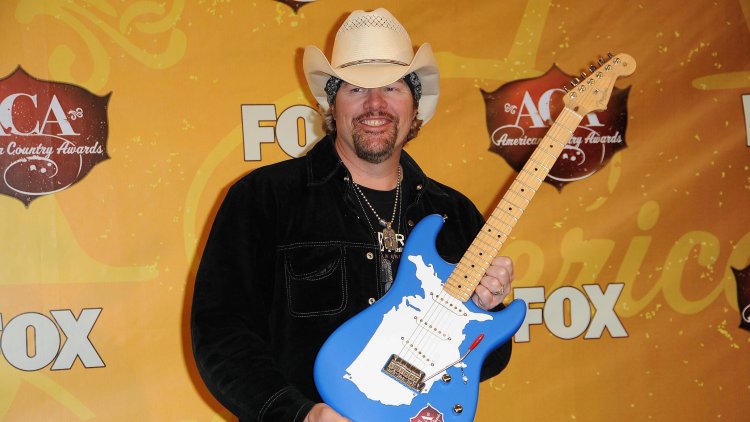 Toby Keith announces stomach cancer diagnosis