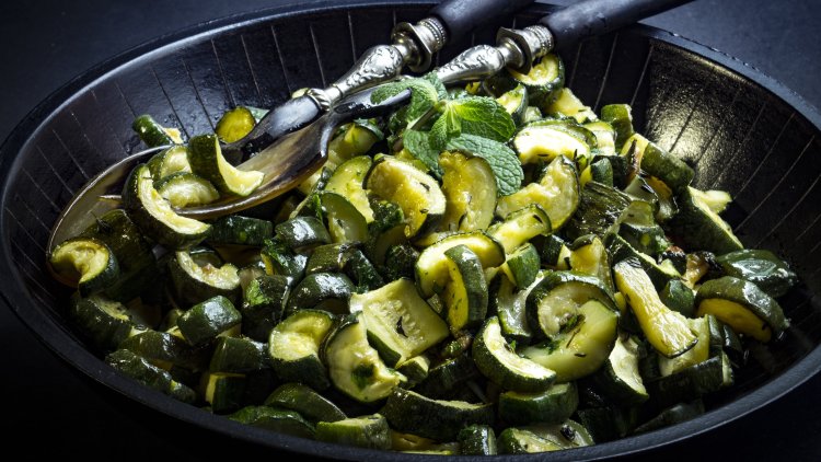 Simple, fast and healthy: Zucchini Salad