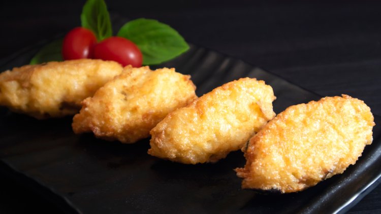 Rice croquets stuffed with cheese