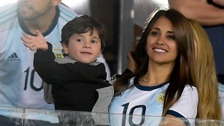 Messi's wife is a real bomb!