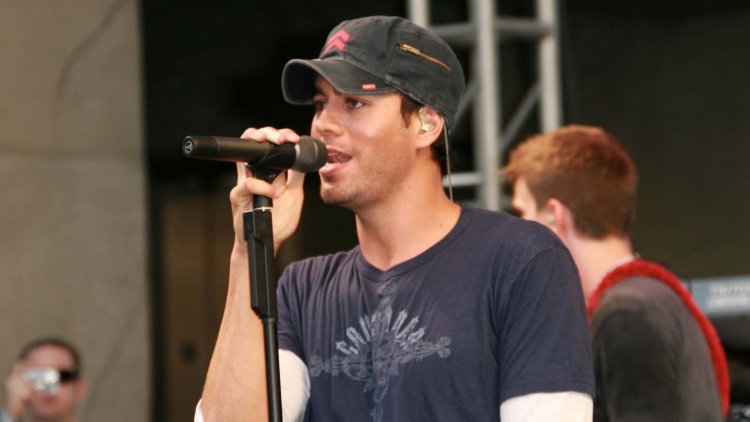 Whom Enrique Iglesias loved before Anna?