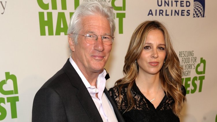 Richard Gere enjoys day at the beach with wife