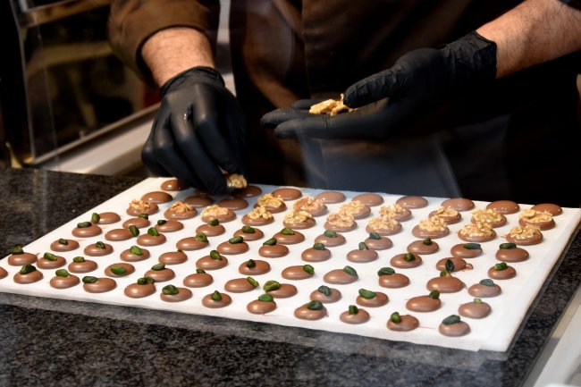 Homemade gin and tonic pralines with lime!