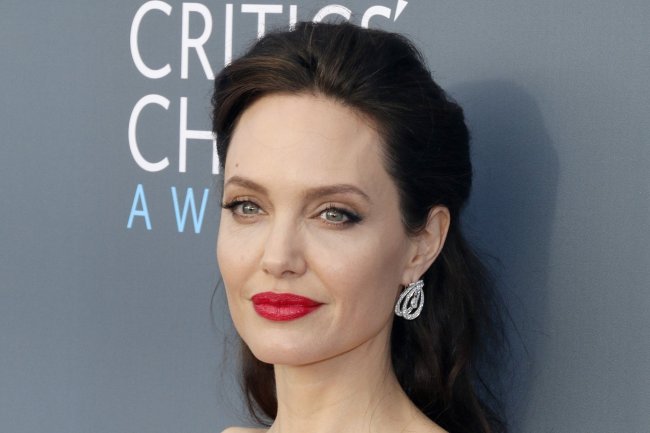 Angelina Jolie defies the Italian heat!