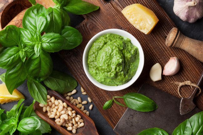 How to make pesto sauce at home