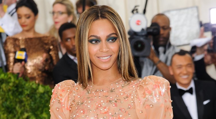 Beautiful Beyonce posed almost naked