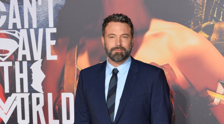 Which habit of Ben bothers JLo?