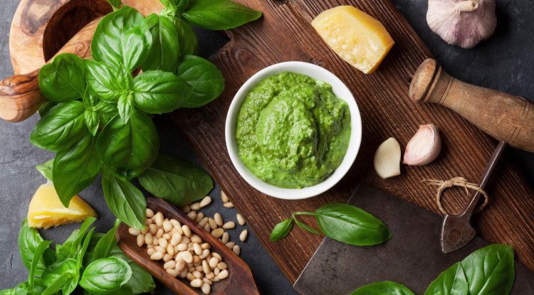 How to make pesto sauce at home