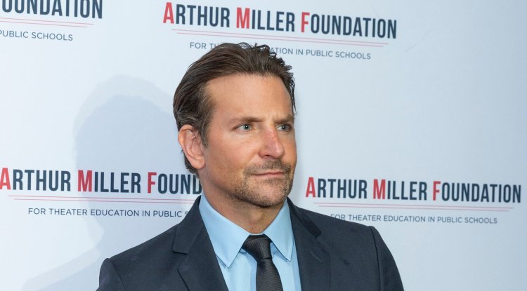 Bradley Cooper has a new girlfriend!