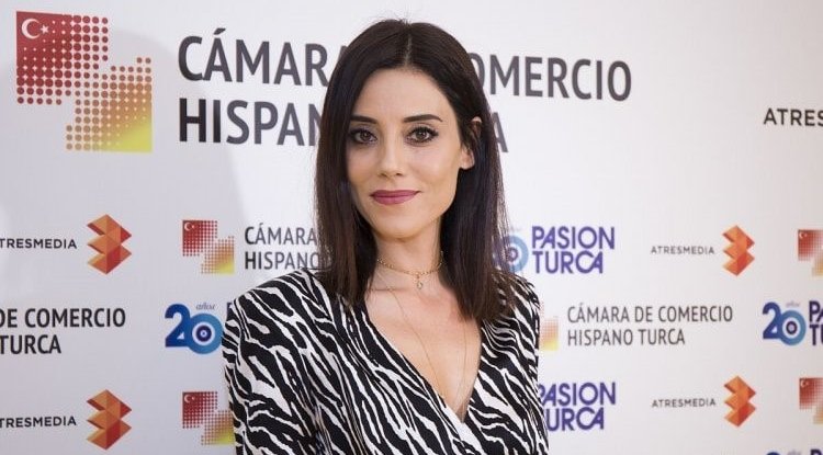 What is the secret of Cansu Dere?