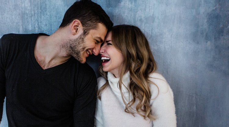Are selfish women happier in love?