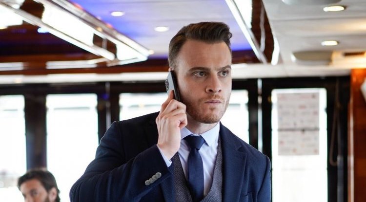 Kerem Bursin is again the target of criticisms!