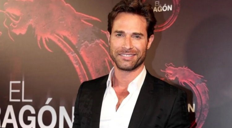 Sebastian Rulli in a completely naked edition ! (PHOTO)