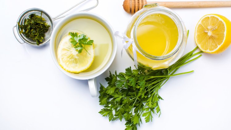 Lemon and parsley drink for weight loss