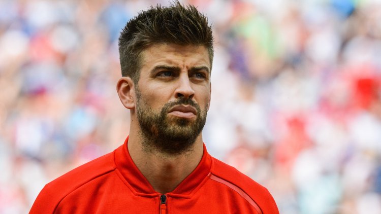 Pique caught in his car listening to ex-wife's song
