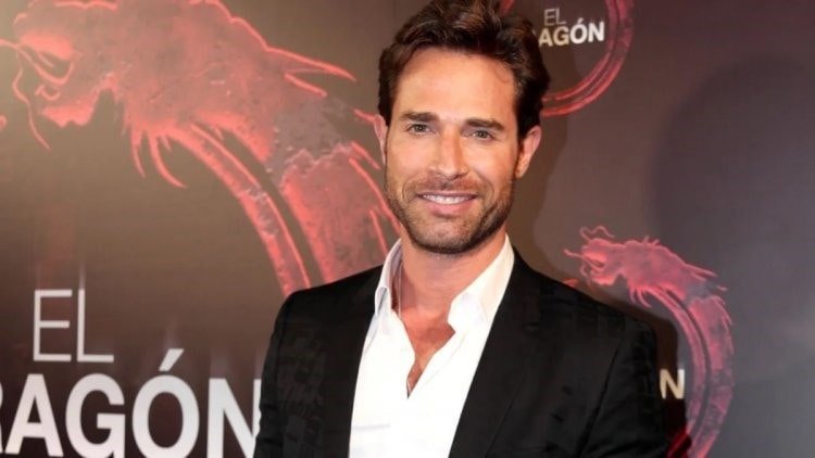 Sebastian Rulli in a completely naked edition ! (PHOTO)