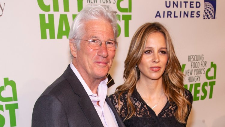 Richard Gere kisses his friend's daughter!