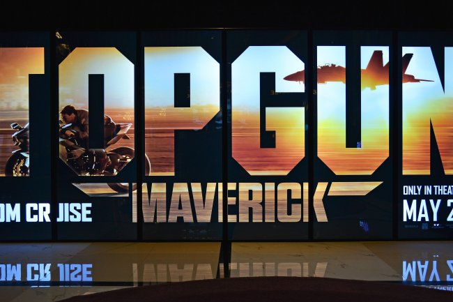 'Top Gun: Maverick' flies past 'Titanic'