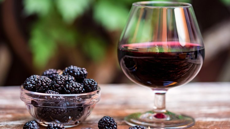 Blackberry wine and its benefits