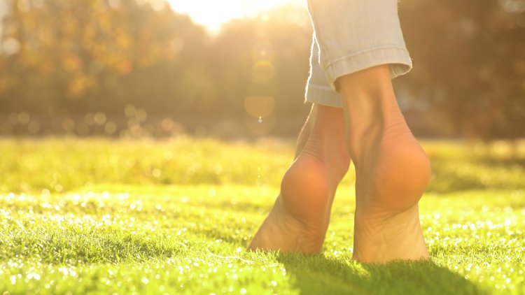 Is it healthy to walk barefoot?