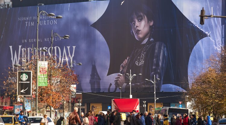 Burton's "Wednesday" broke the Netflix viewership record!