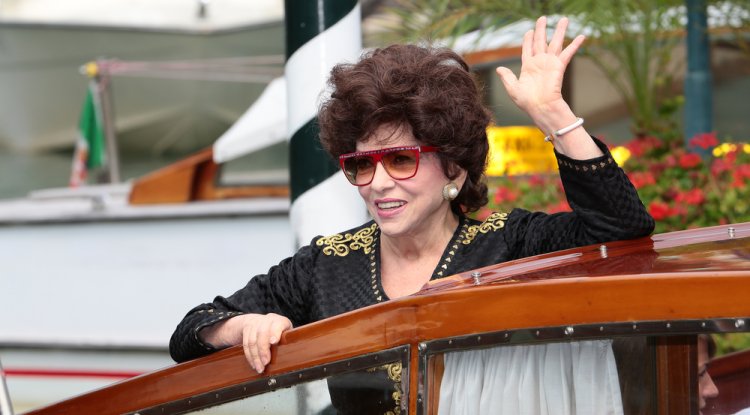 After the Miss 1947 election, Gina started getting roles