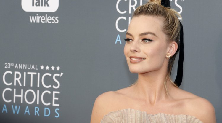 Margot Robbie revealed what props actors use