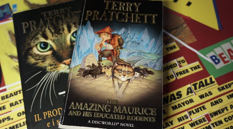 A nervous cat in the company of playful rats: "The Amazing Maurice"